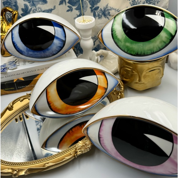 Meet your Posher, The Procuress - Picture 5 of 7